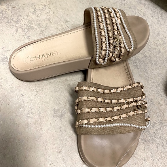 Chanel Slides - Picture 1 of 1